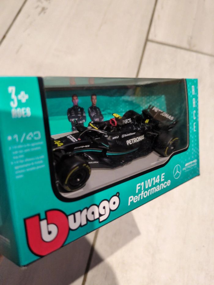 Formule 1 mercedes F1W14E bburago - photo numéro 2
