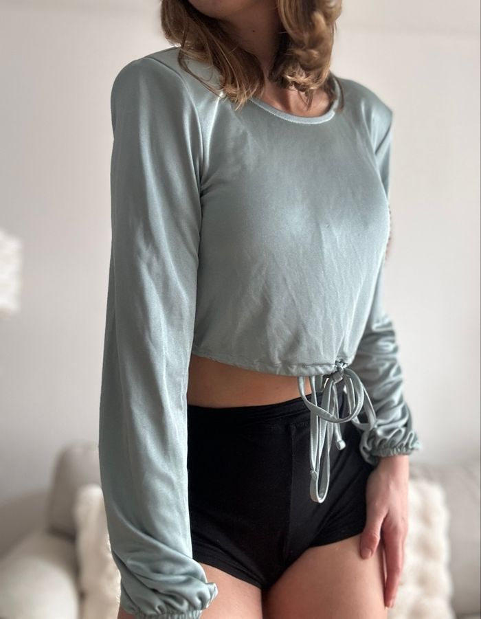 Top moulant manche longue vert sauge asos design