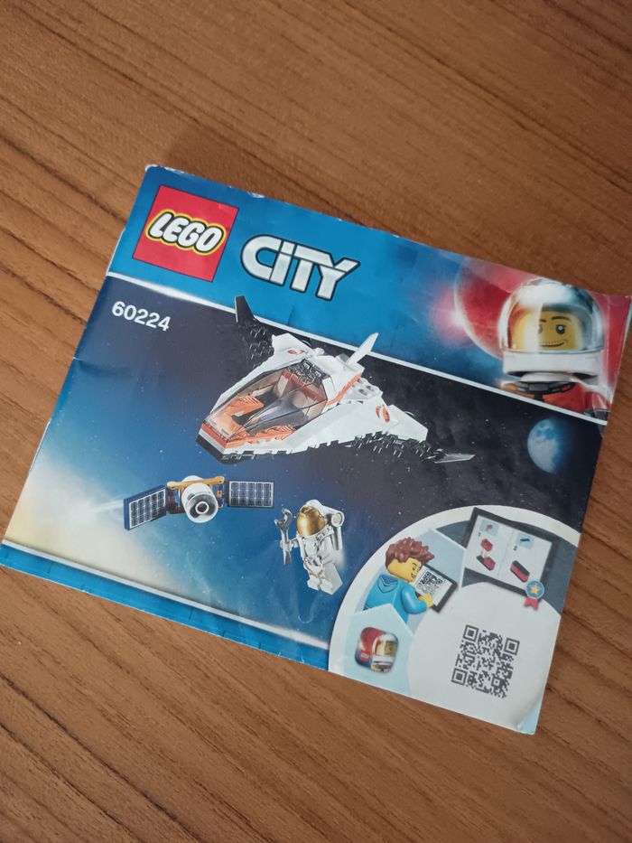 Lego 60224 la mission d'entretien du satellite - photo numéro 3