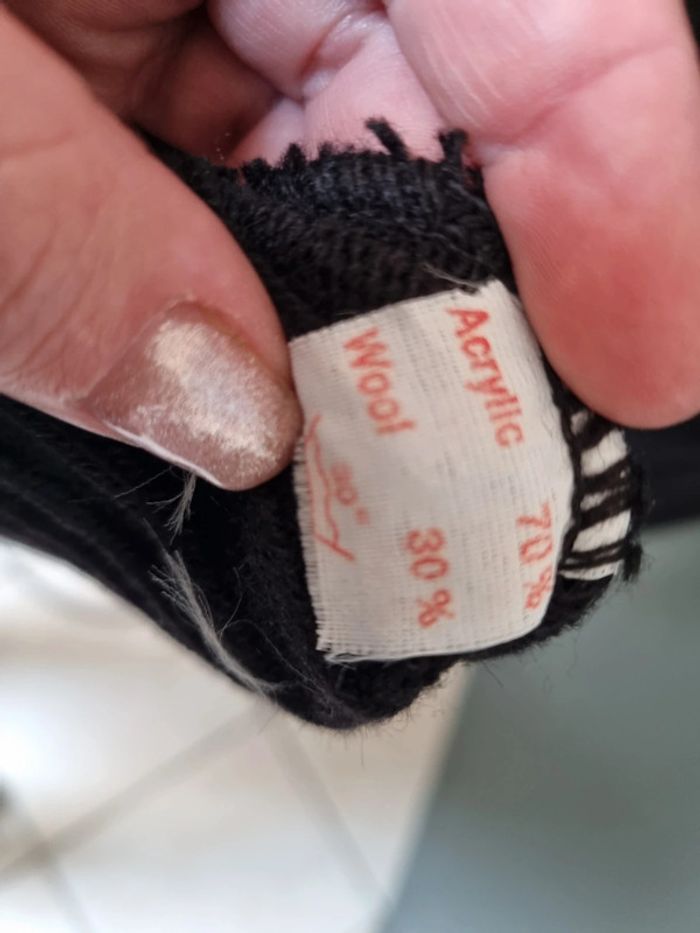 Pull noir et blanc avec bandes ajourees - photo numéro 5