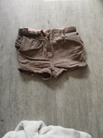 Short fille epais