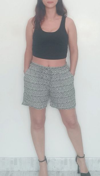 Short casual noir et blanc taille 44