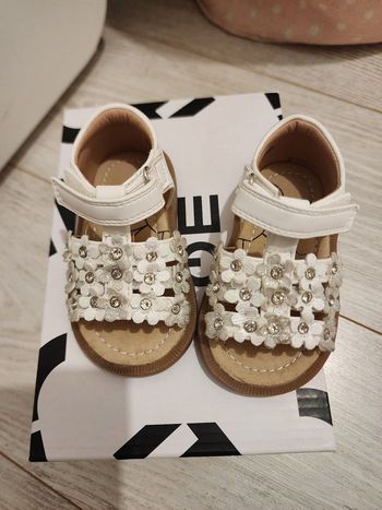 Sandales à fleurs à strass taille 19