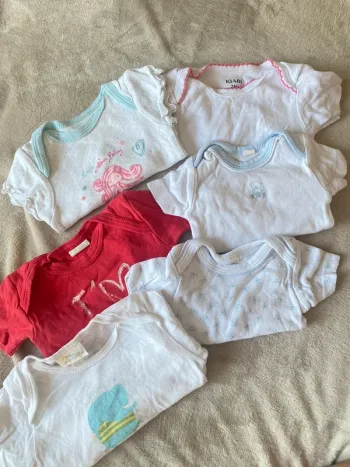 Lot 6 bodies manches courte 3 mois