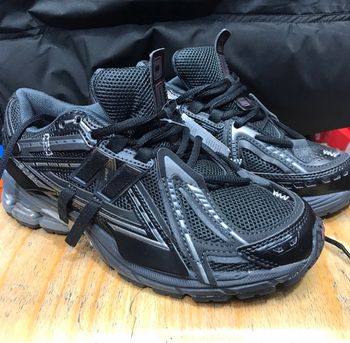 New balance noir 40-45 neuf jamais porté