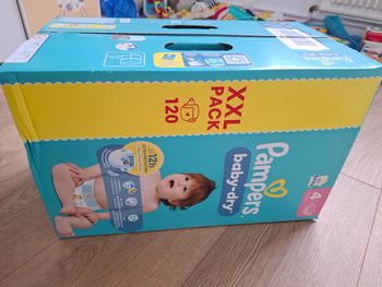 Carton 120 couches pampers taille 4