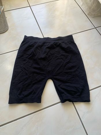 Short cycliste, taille S. Bon état