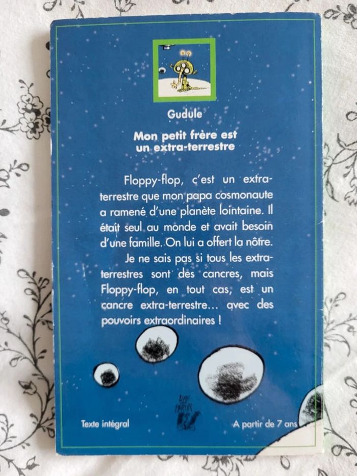 Livre Mon petit frère est un extra-terrestre- poche - photo numéro 2