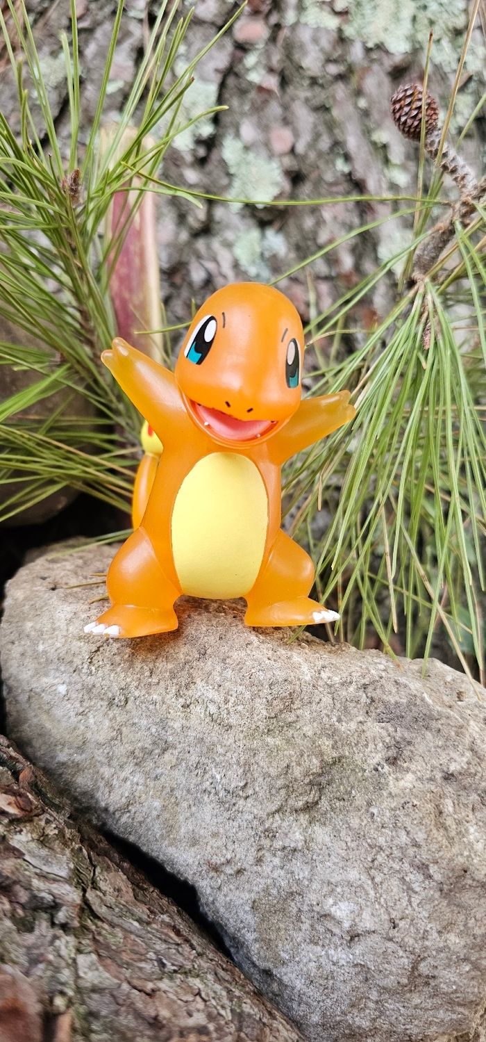 Super figurine Pokemon Nintendo Salameche effet brillant