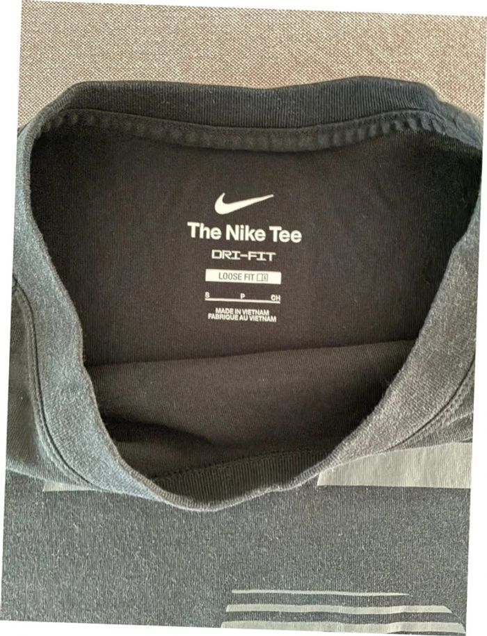 TEE shirt Nike noir loose fit taille S en très bon état - photo numéro 5