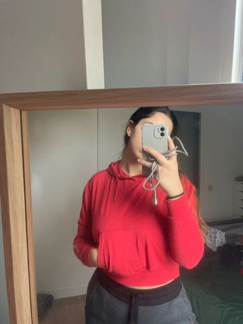 Sweat-shirt rouge à capuche