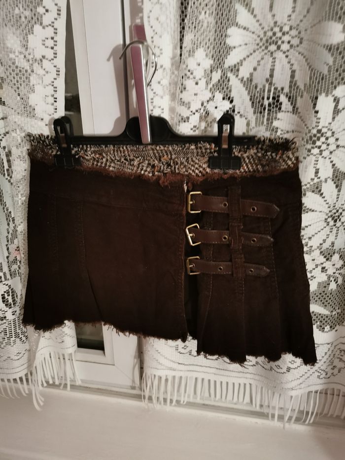 Jupe courte fantaisie écossais, 3 boucles et frangée en bas