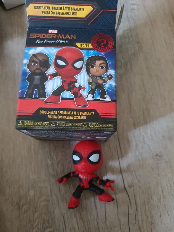 Funko mystery mini spiderman far from home