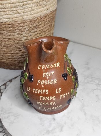 Pichet parlant en terre cuite