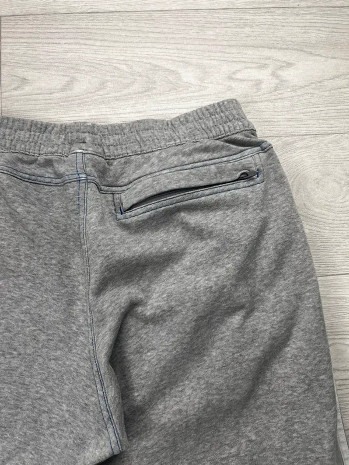 Jogging Adidas gris 3 bandes – Logo bleu – Taille L - photo numéro 6
