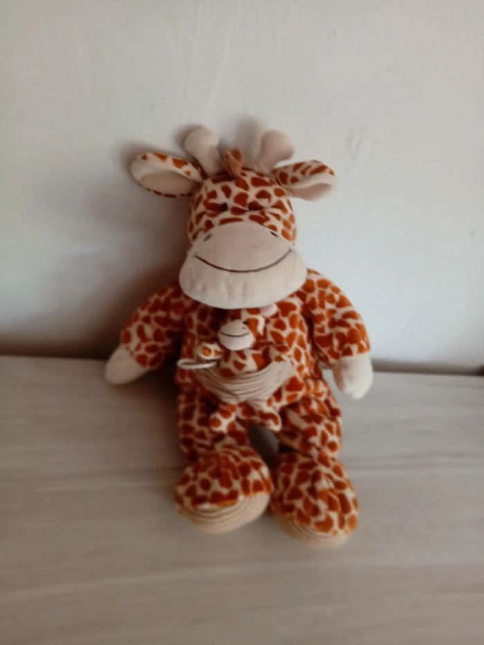 Jolie peluche girafe et son bébé