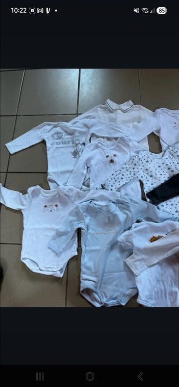 Lot vetement Lot vetement de tout de 9mois.
 à 12 mois de tout body pgymas manteau manque un petit bouton 
Du bon état au neuf 