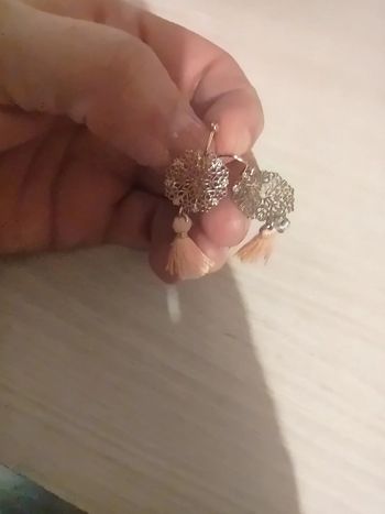 Boucles d'oreilles doré avec pompon