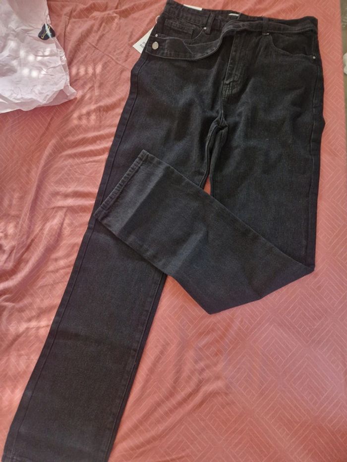 Jean noir droit