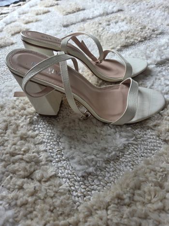Sandales blanches talons brides fines T40