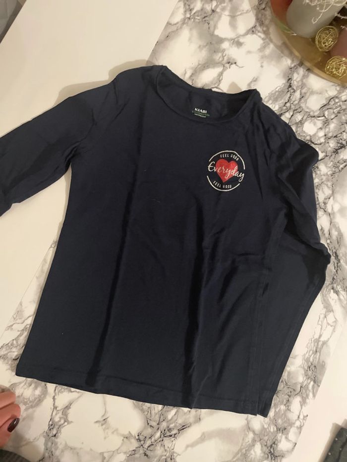 Lot tee-shirts et gilet - photo numéro 4