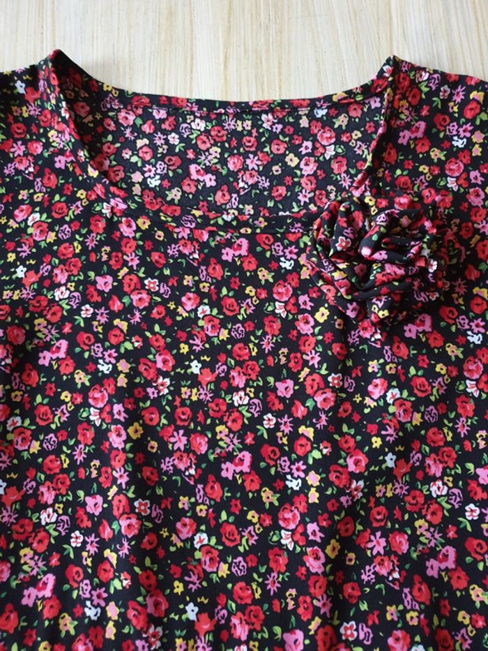 Belle robe noire à fleurs - photo numéro 3