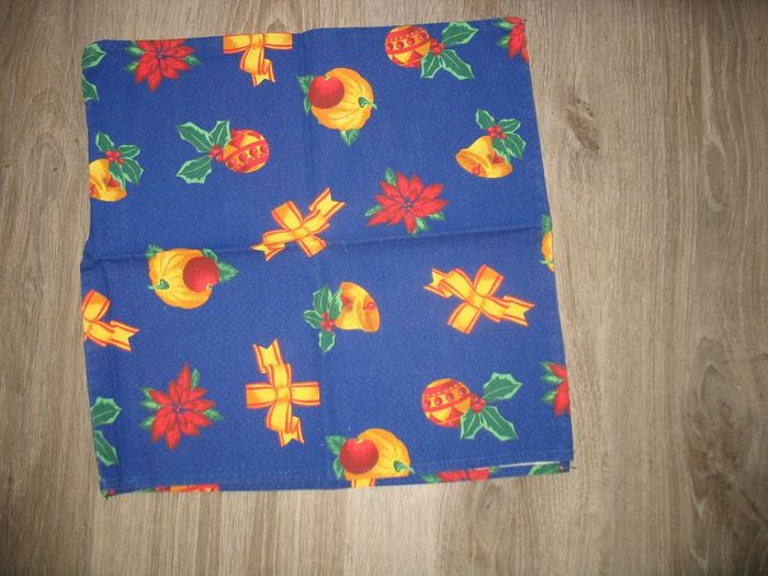 NAPPE OVALE BLEUE MOTIFS NOËL - 150 x 250 cm - n°03 - photo numéro 5