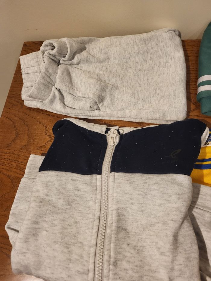 Lot de 3 ensembles garçon 4 ans bon état - photo numéro 3