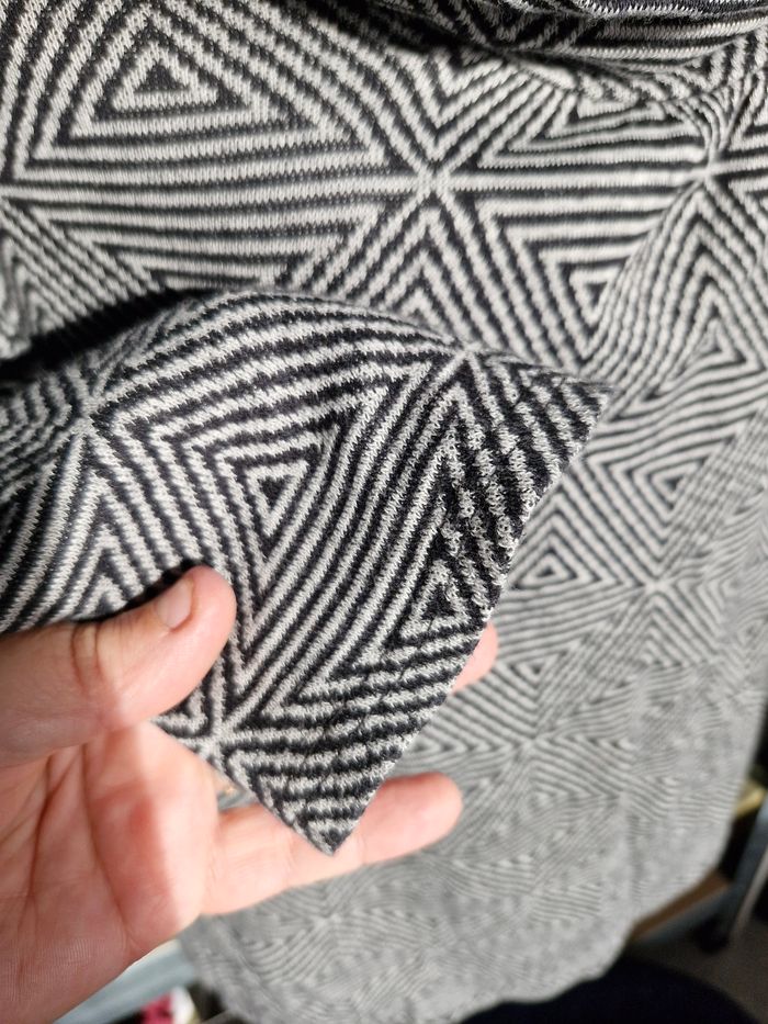 Superbe pull jaquart col large à revers drapé - photo numéro 6