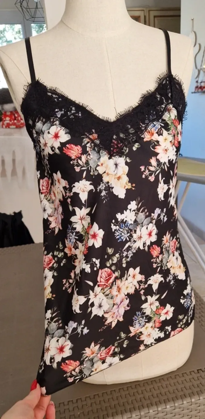 Debardeur fleuri effet soie taille 36/38 - photo numéro 11