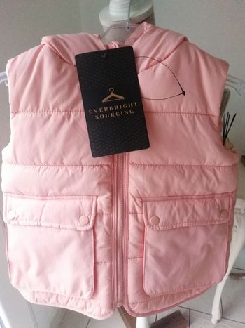 Superbe doudoune sans manches neuve