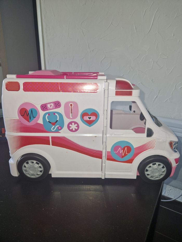 Ambulance barbie - photo numéro 4