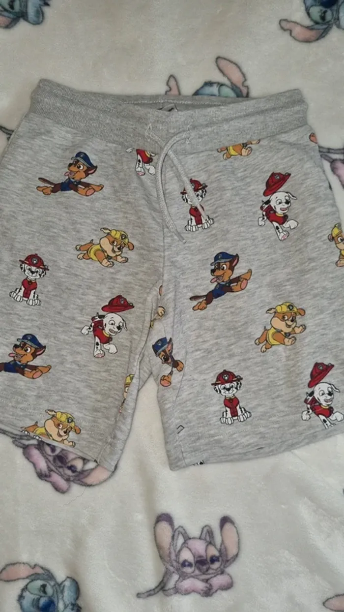 Short pat patrouille 6 ans en très bon état