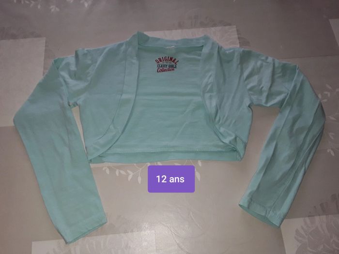 🔮 Boléro NEUF bleu ciel en 12 ans 🔮