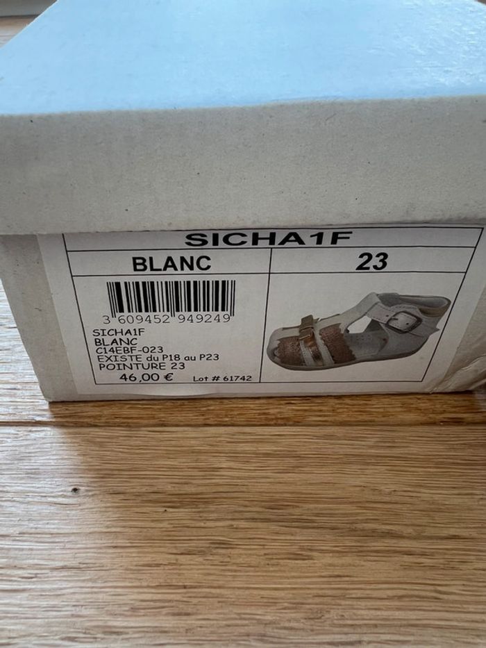 Sandales blanche et doré taille 23 dpam cuir bon état - photo numéro 3