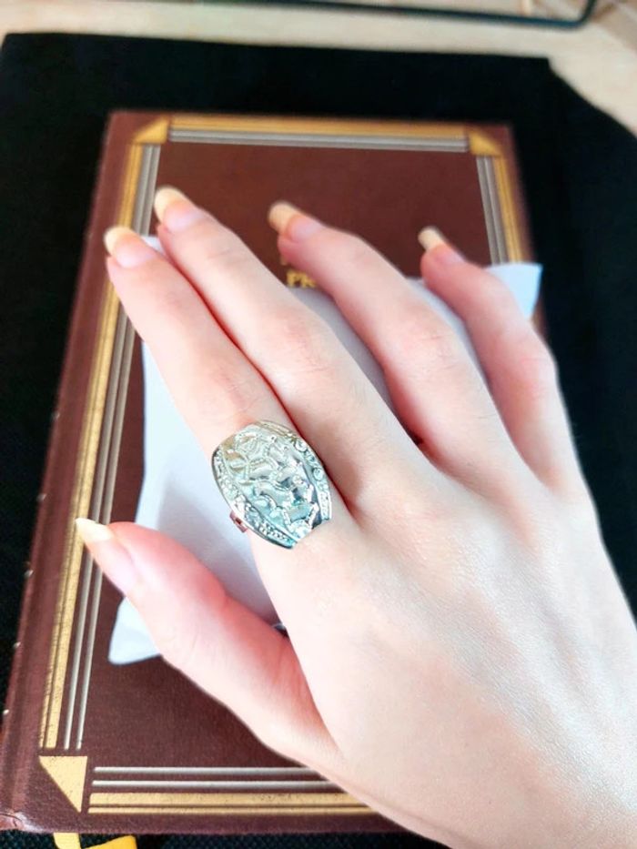 Magnifique bague ajustable vintage 00's