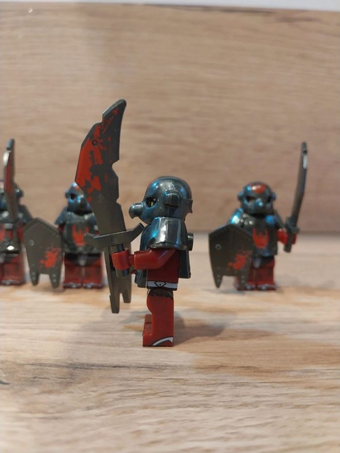 Figurines type lego 4 guerriers orcs seigneur des anneaux - photo numéro 3