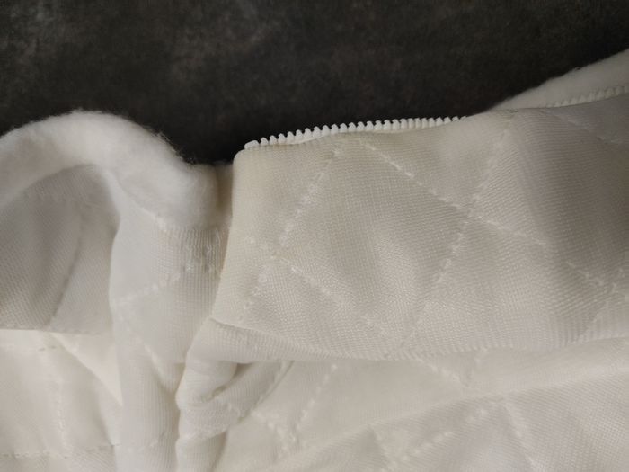 Veste blanche avec capuche 3 / 6 mois - photo numéro 9