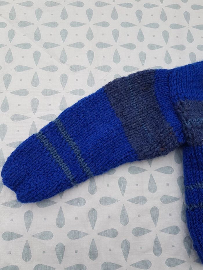 Pull fait main garçon 6 mois - photo numéro 3