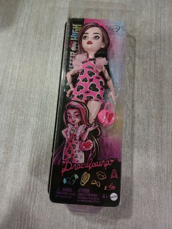 Poupée monster high draculaura