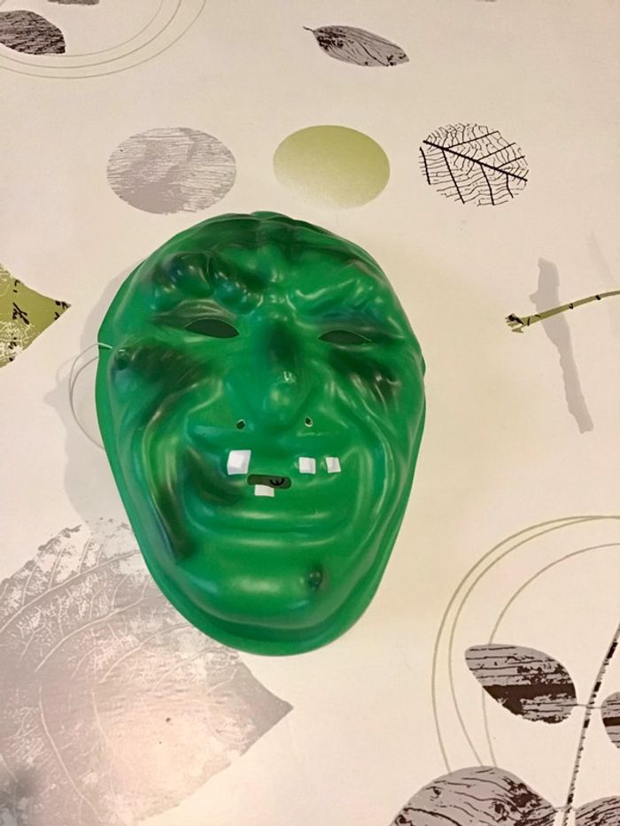 Masque plastique déguisement