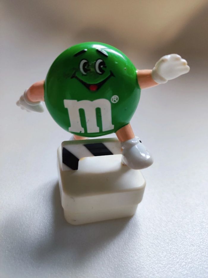 Figurine m&m's personnage vert sportif 1992