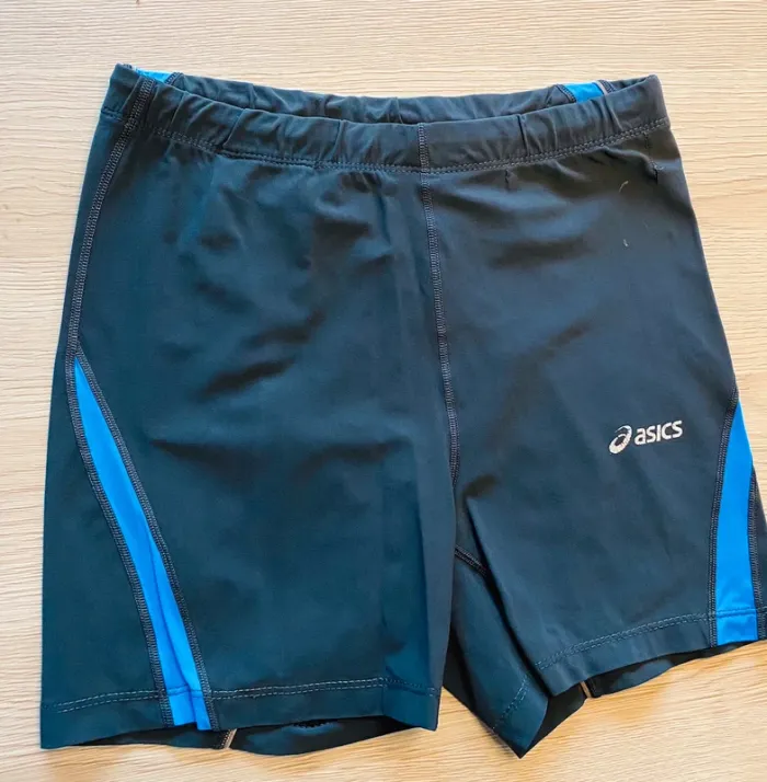 Short Asics