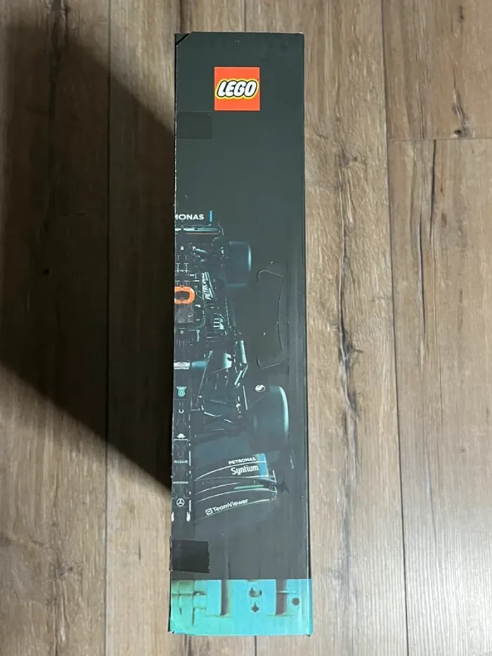 LEGO Voiture Technic Mercedes-AMG F1 W14 E Performance - photo numéro 6