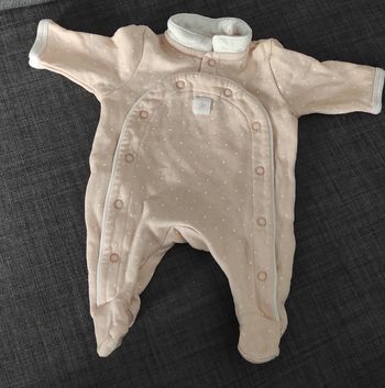 Pyjama naissance et deux bonnets