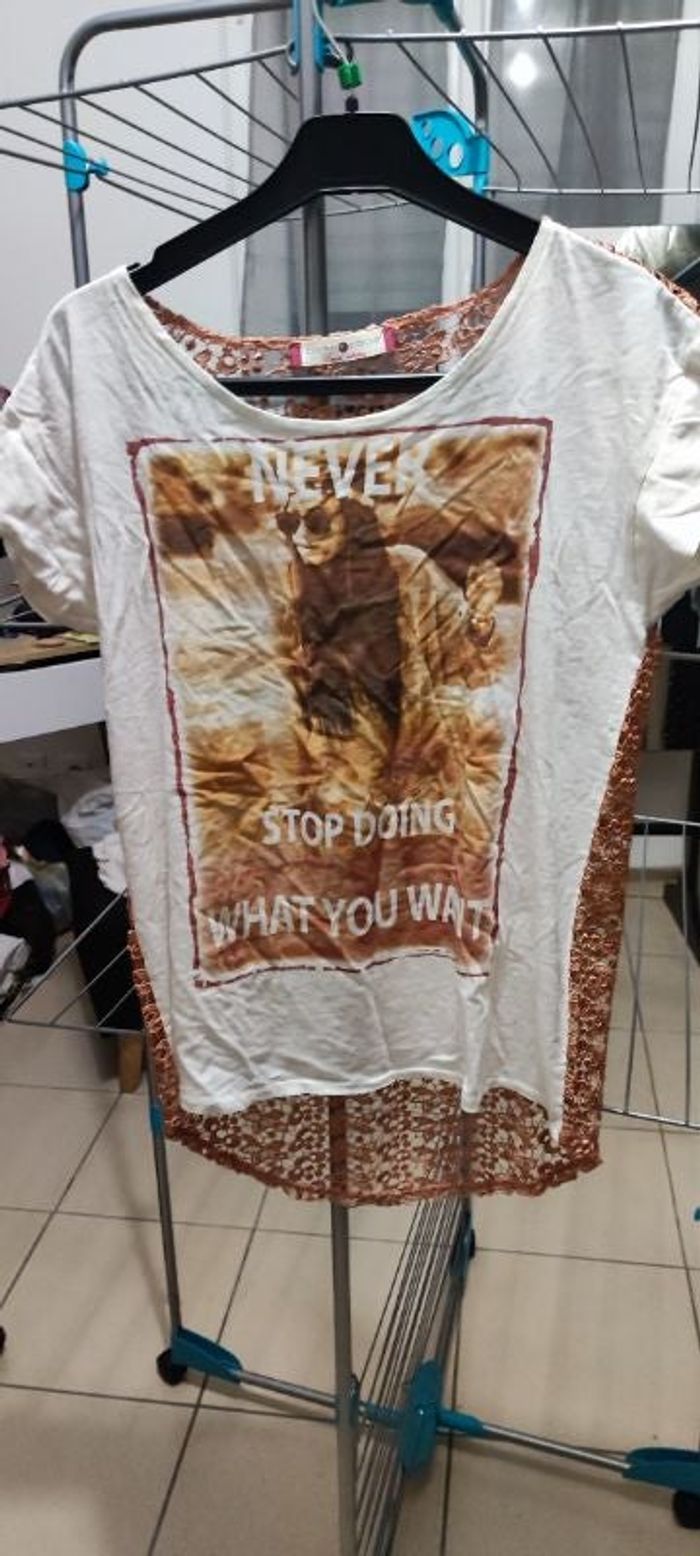 T-shirt cache cache
