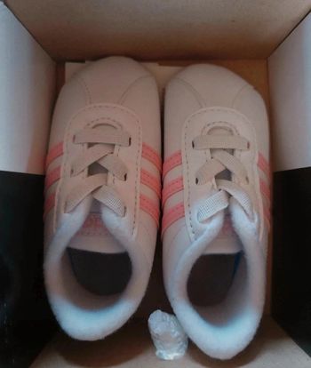 Basket adidas bébé