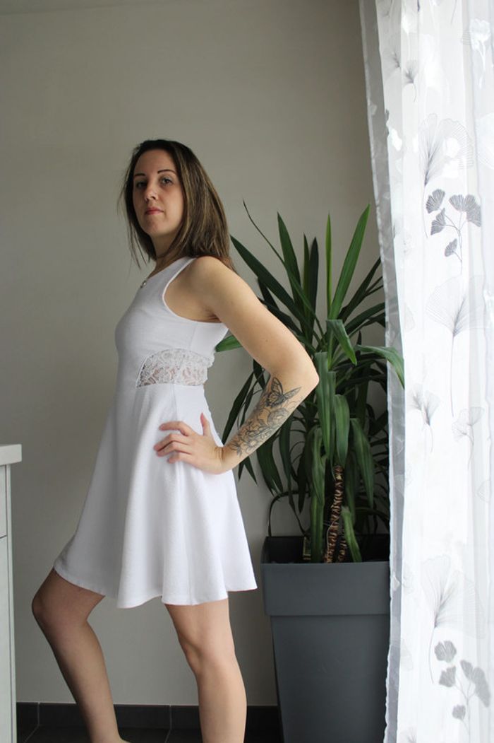 Jolie robe blanche avec dentelle taille M/38 - photo numéro 4