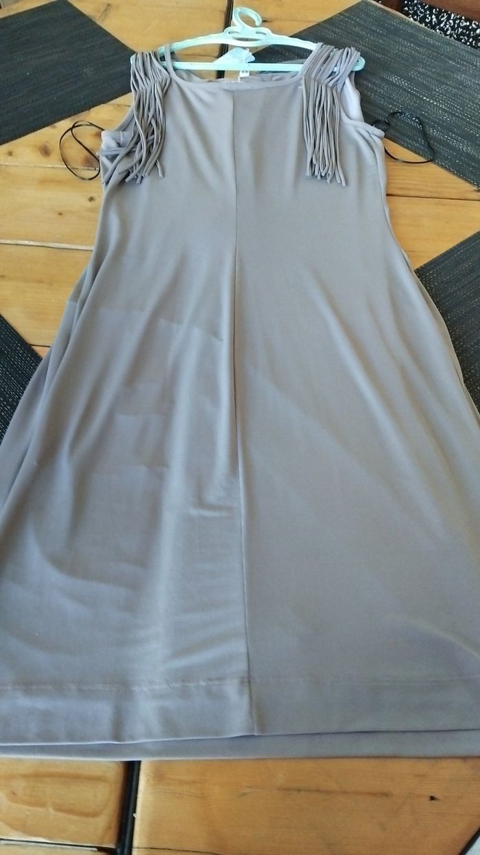 Robe grise - photo numéro 4