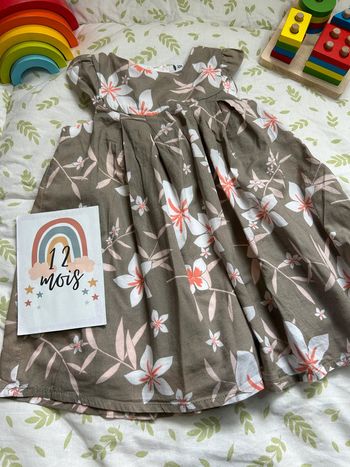 robe sans manches beige motifs fleurs 12 mois